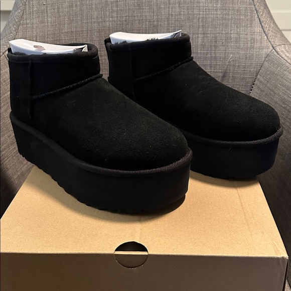 NEW UGG Classic Ultra Mini Black Platform Size 7 - Picture 7 of 13